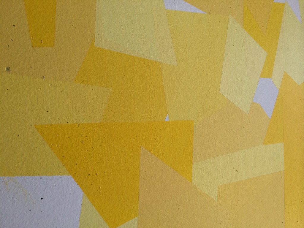 Image of yellow sunny fractured feature wall in living room from godmund.com